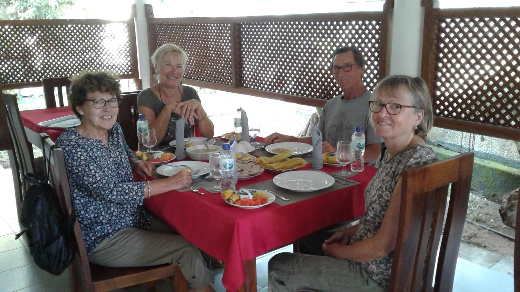 Vishmee Holiday Inn Embilipitiya Bagian luar foto