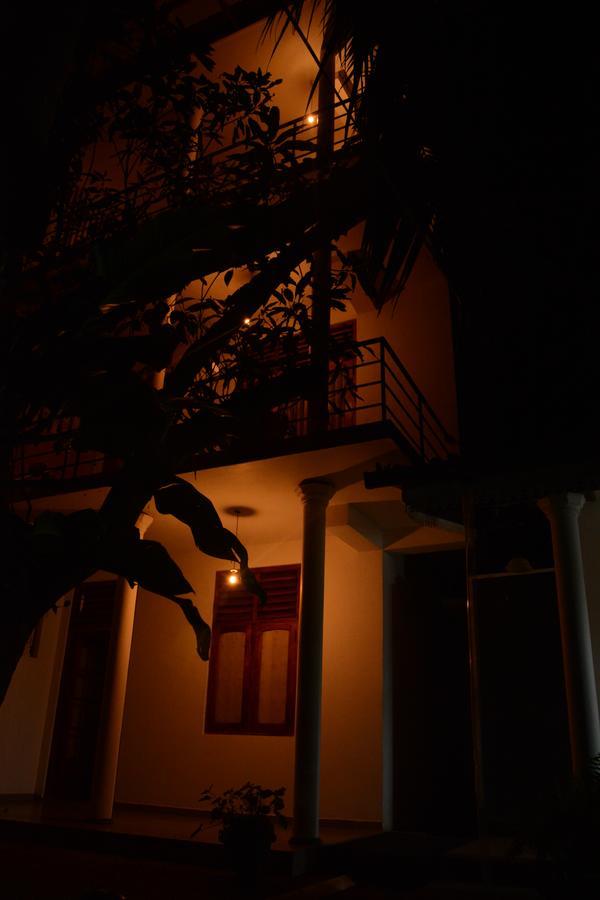 Vishmee Holiday Inn Embilipitiya Bagian luar foto