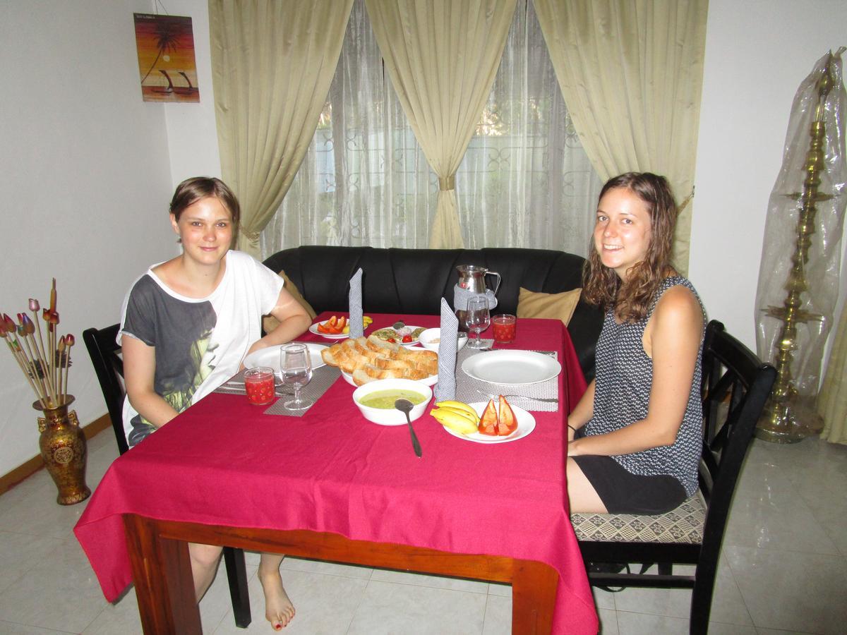 Vishmee Holiday Inn Embilipitiya Bagian luar foto