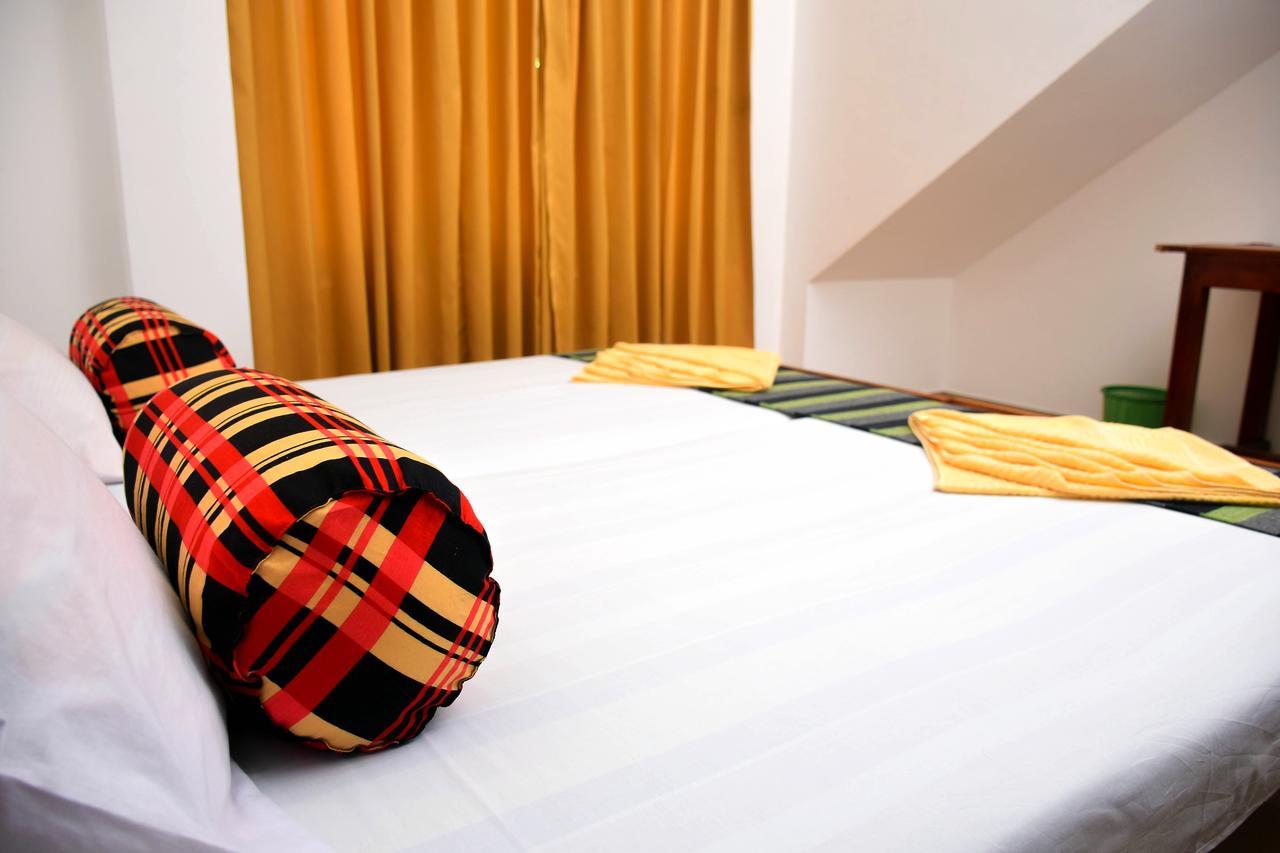 Vishmee Holiday Inn Embilipitiya Bagian luar foto