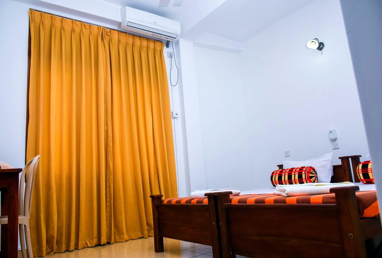 Vishmee Holiday Inn Embilipitiya Bagian luar foto