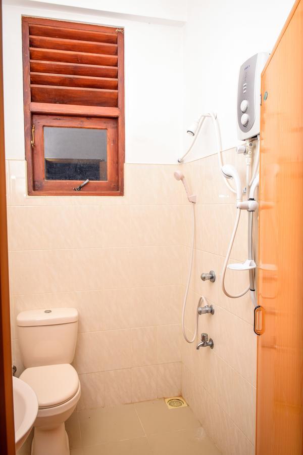 Vishmee Holiday Inn Embilipitiya Bagian luar foto