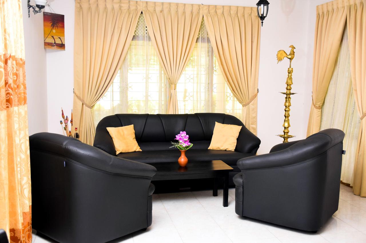 Vishmee Holiday Inn Embilipitiya Bagian luar foto