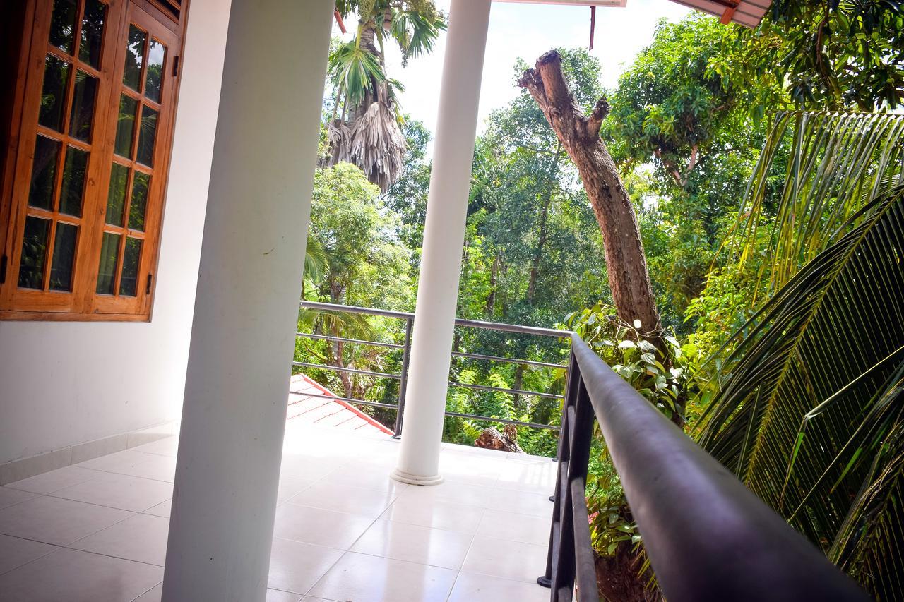 Vishmee Holiday Inn Embilipitiya Bagian luar foto