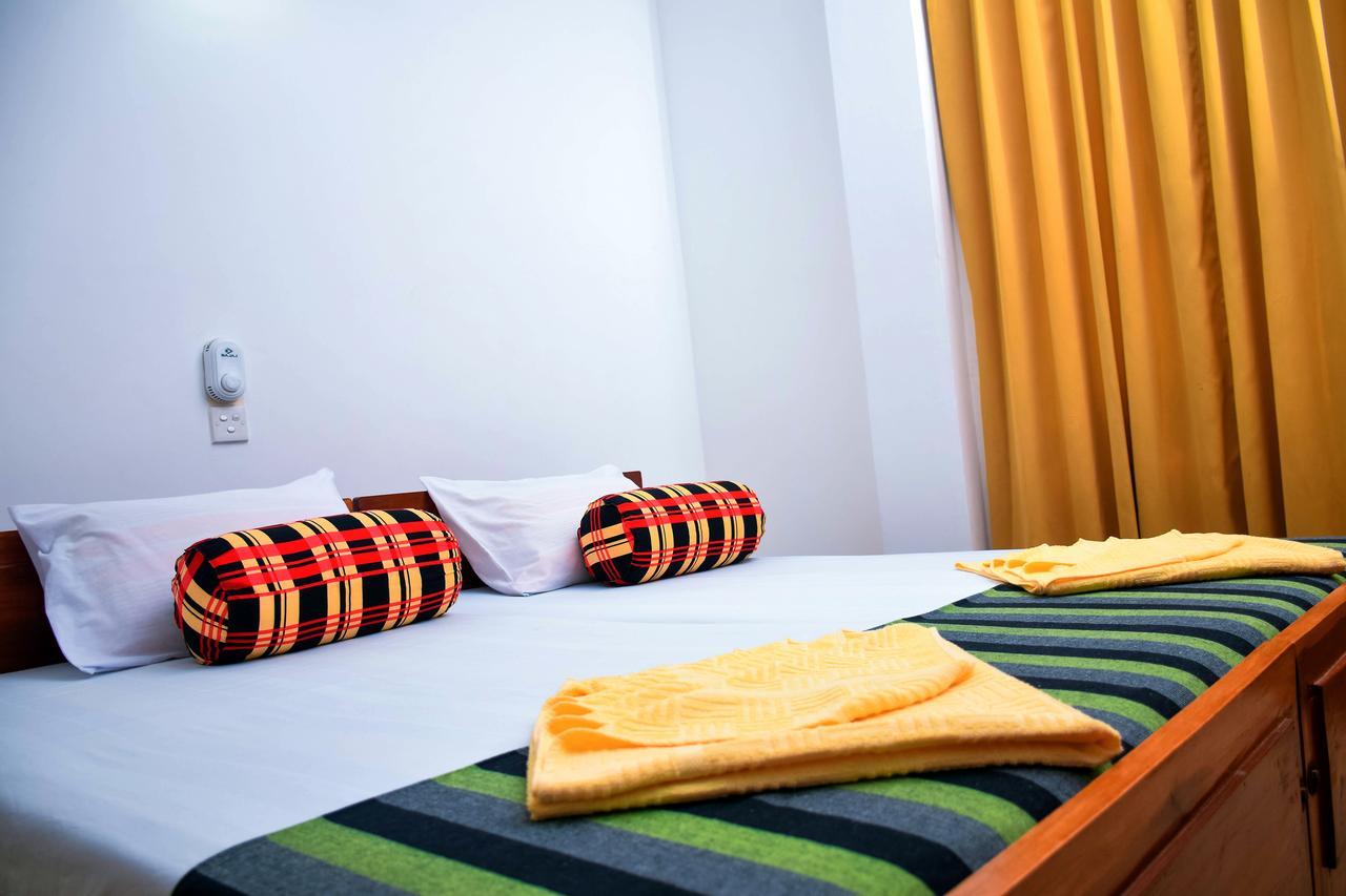 Vishmee Holiday Inn Embilipitiya Bagian luar foto