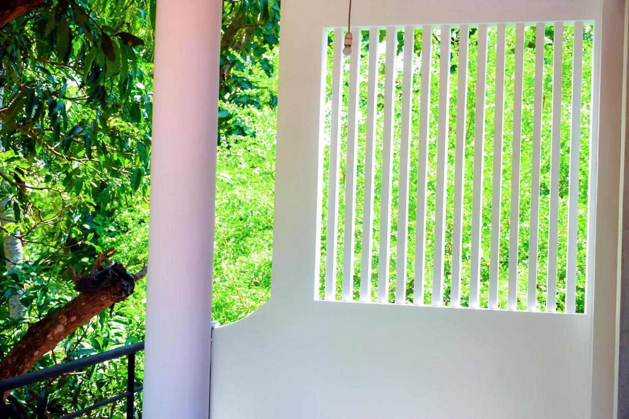 Vishmee Holiday Inn Embilipitiya Bagian luar foto
