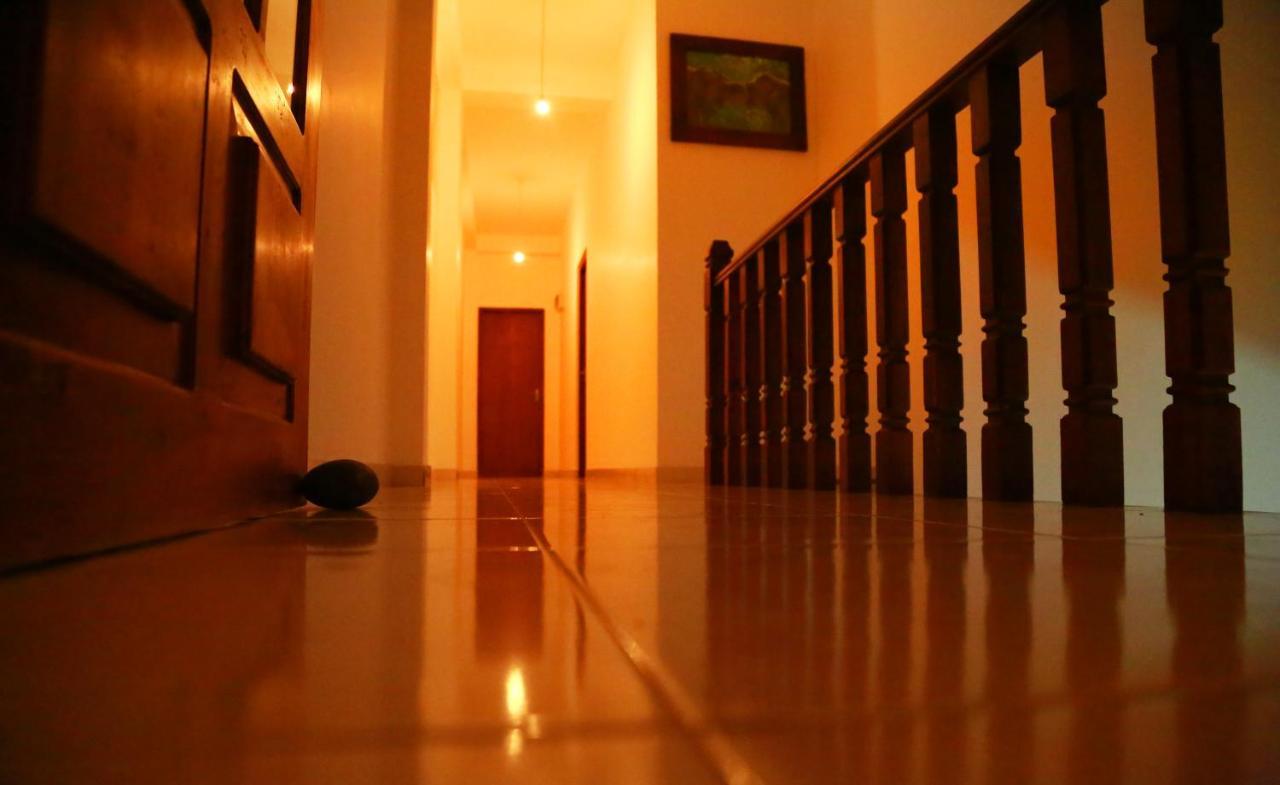 Vishmee Holiday Inn Embilipitiya Bagian luar foto