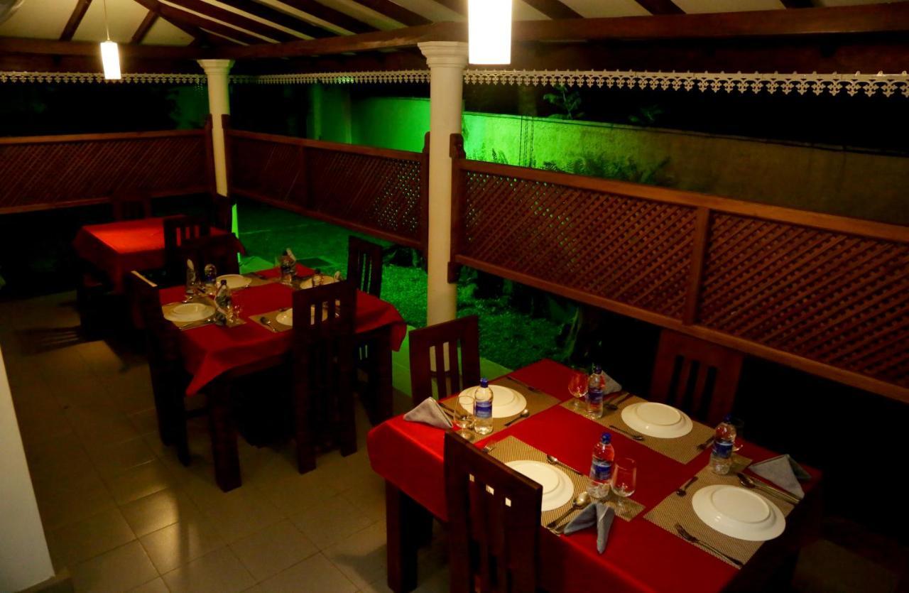 Vishmee Holiday Inn Embilipitiya Bagian luar foto