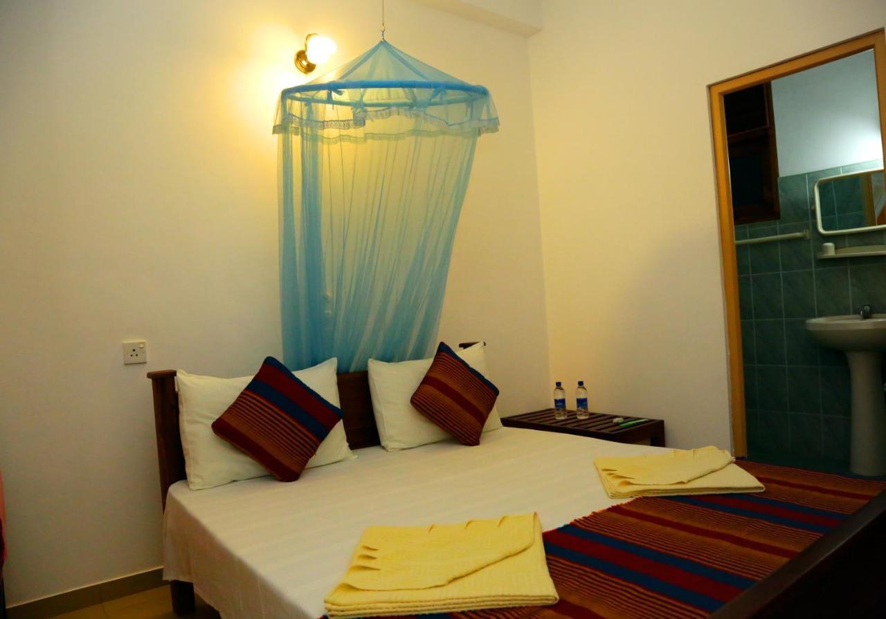 Vishmee Holiday Inn Embilipitiya Bagian luar foto